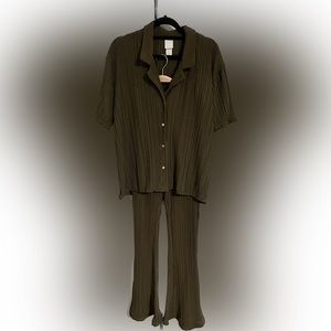 H&M pleated two piece set